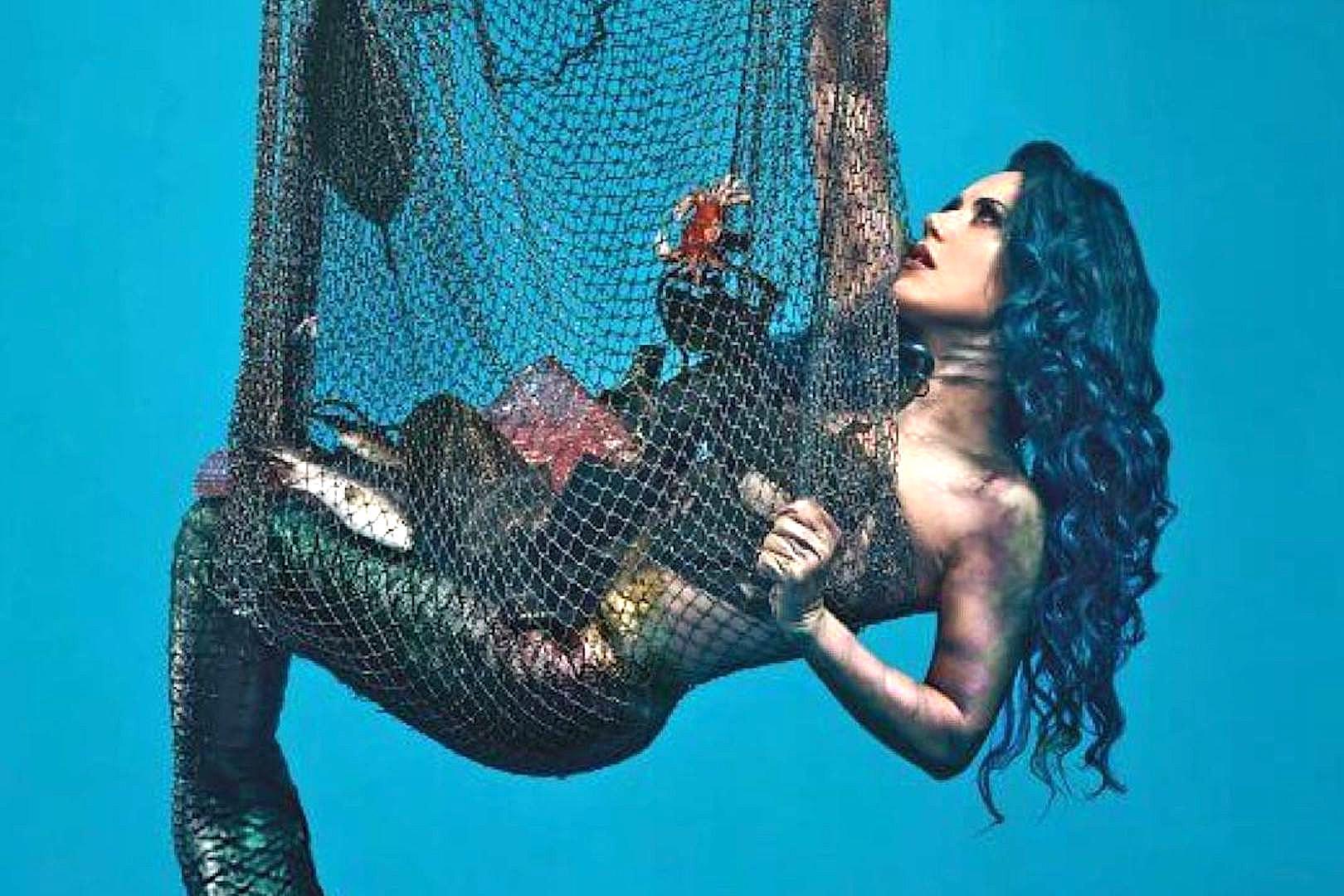 Arch Enemy's Alissa White-Gluz Delivers Opening Speech - RockinTown