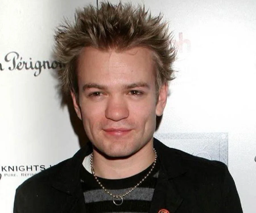 Sum 41 Frontman Chronicles His Life Through Heaven And Hell