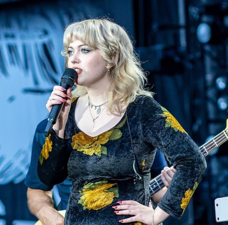 Violet Grohl Presents “THUM”