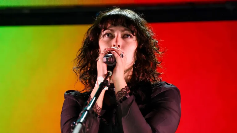 Violet Grohl Delivers “595”